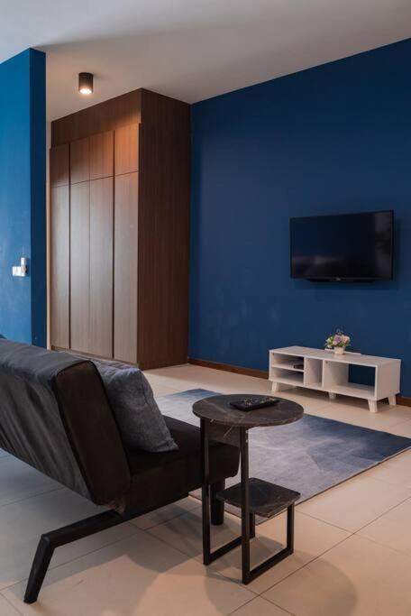 Deluxe Seaview Suite Twin Bed By The Only Bnb Tanjung Tokong Eksteriør bilde