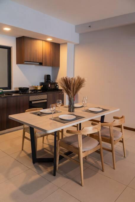 Deluxe Seaview Suite Twin Bed By The Only Bnb Tanjung Tokong Eksteriør bilde